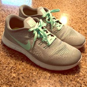 Nike Women’s 2017 Free Run Shoes